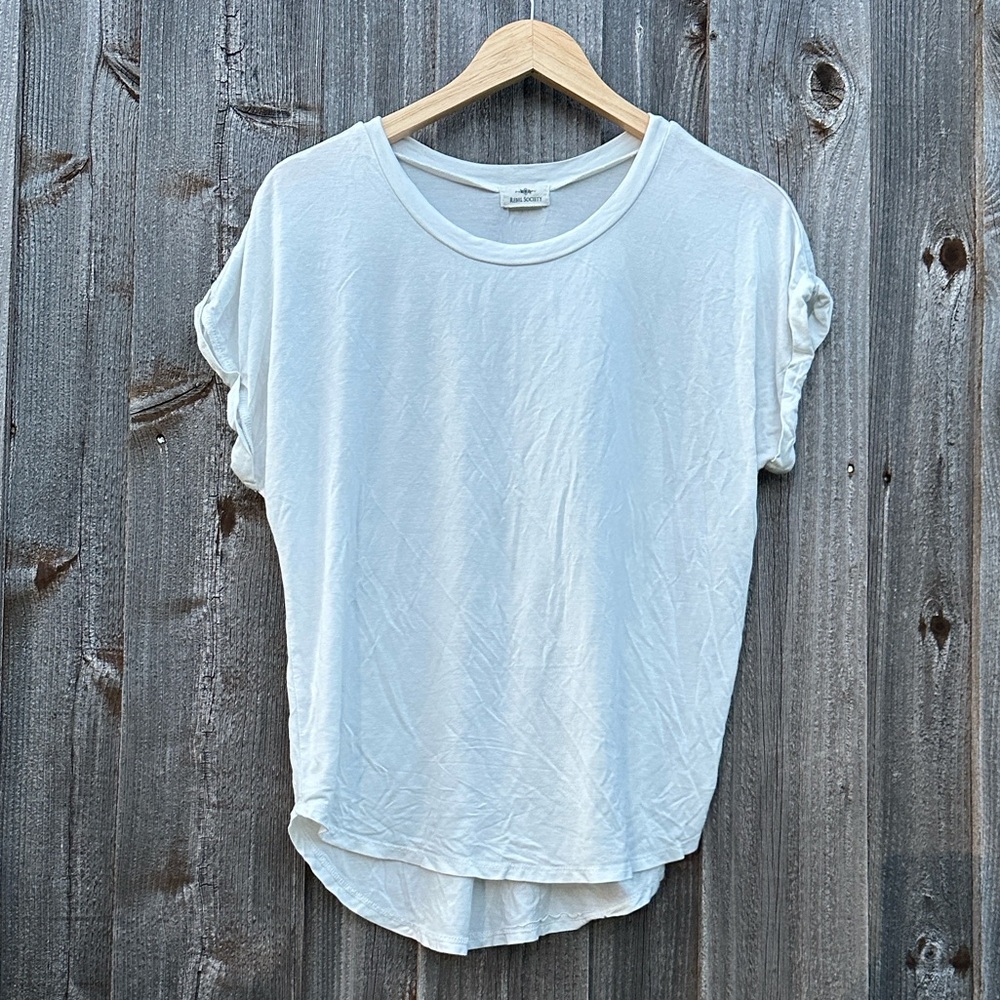 Casual White Short Sleeve Women's Tee EUC - Picture 5 of 6